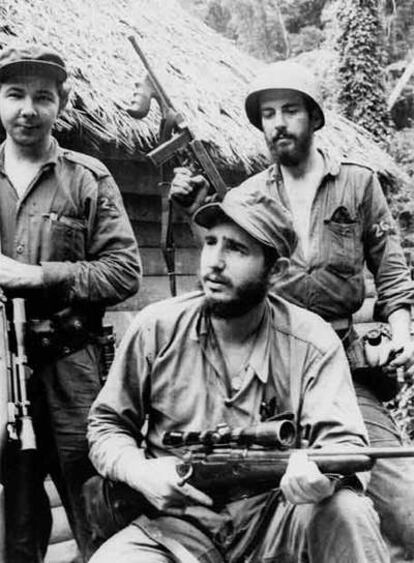 De izquierda a derecha, Raúl Castro, Fidel Castro y Camilo Cienfuegos, en una imagen emitida por el canal National Geographic.