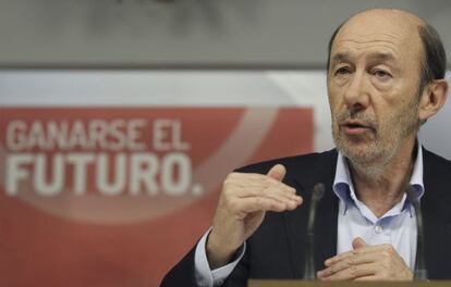 El secretario general del PSOE, Alfredo Pérez Rubalcaba, tras la reunión del Comité Federal de su partido celebrado el sábado.