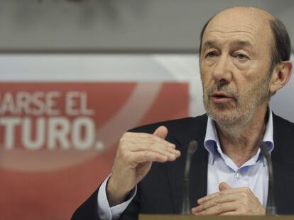 El secretario general del PSOE, Alfredo Pérez Rubalcaba, tras la reunión del Comité Federal de su partido celebrado el sábado.