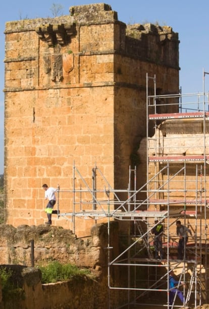 Restauración del castillo sevillano de Alcalá de Guadaíra.