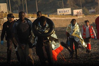 Los inmigrantes se encontraban en perfecto estado de salud al pisar la costa.