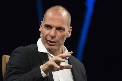 Iannis Varufakis, en una confer&egrave;ncia dilluns a Gales. 