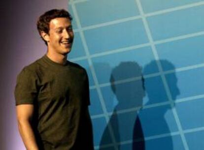 El fundador de Facebook, Mark Zuckerberg, durante su intervención en el Mobile World Congress (Congreso Mundial de Móviles, WMC), que se celebra en Barcelona desde hoy 24 de febrero, hasta el próximo jueves 27.