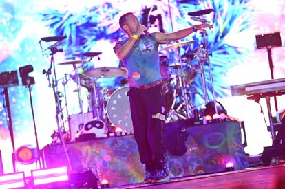 Chris Martin al frente de Coldplay en el festival de Glastonbury (Inglaterra), el 29 de junio de 2024.