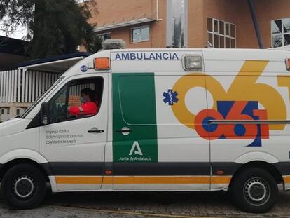 Una ambulancia de la Empresa Pública de Emergencias Sanitarias de la Junta de Andalucía.
