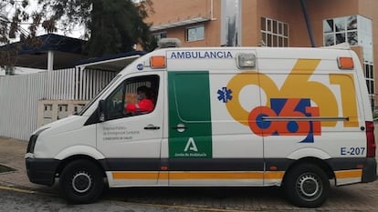 Una ambulancia de la Empresa Pública de Emergencias Sanitarias de la Junta de Andalucía.