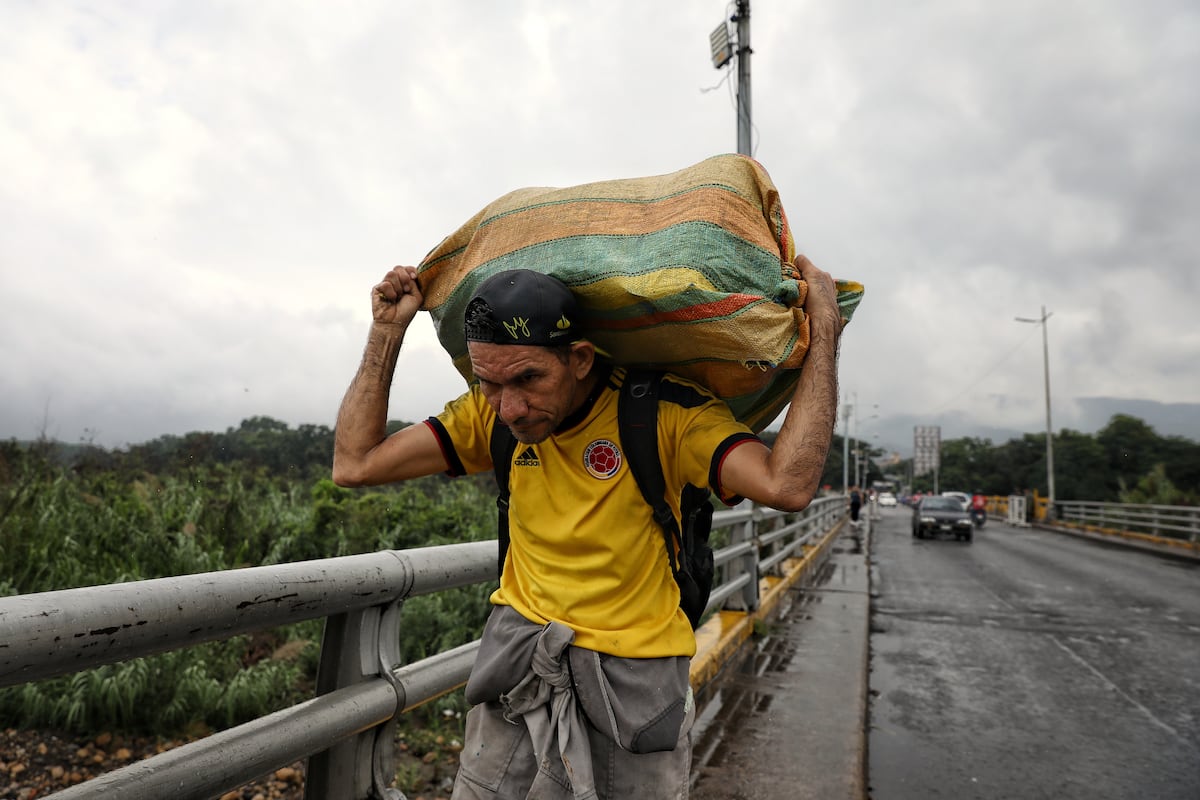 Es el alza del salario mínimo la manzana de la discordia en variables  económicas? | EL PAÍS América Colombia