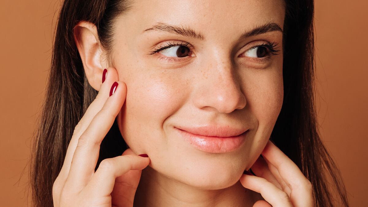 La Roche-Posay tiene un sérum con vitamina C que aporta propiedades antioxidantes e iluminadoras.