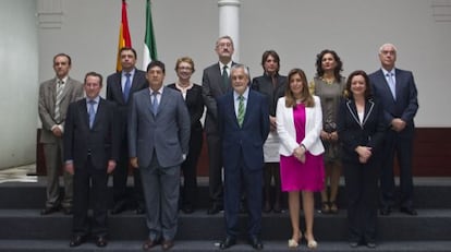 Griñán posa con el nuevo Gobierno andaluz.