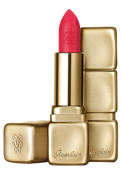 KissKisss Matte, tono Chili Red, de Guerlain (38,80€). El icónico estuche de este labial se viste en Navidad de dorado. Contiene un imperceptible extracto de guindilla que ayuda a voluminizar los labios.