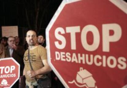 Manifestaci&oacute;n en contra de los desahucios.  EFE/Archivo