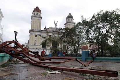 Destrozos del huracán en Santiago de Cuba.
