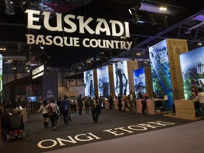 Vista general del stand de Euskadi en la 35 Feria Internacional de Turismo (Fitur), en Madrid.