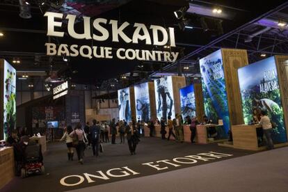 Vista general del stand de Euskadi en la 35 Feria Internacional de Turismo (Fitur), en Madrid.