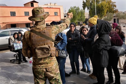 Dentro del proceso también están incluidas mujeres que formaron parte de las estructuras del Baaz, partido único con el que los El Asad gobernaron Siria con mano férrea durante más de cinco décadas. 