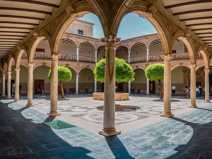 Patio renacentista del Palacio de Jabalquinto, en el centro de Baeza (Jaén).