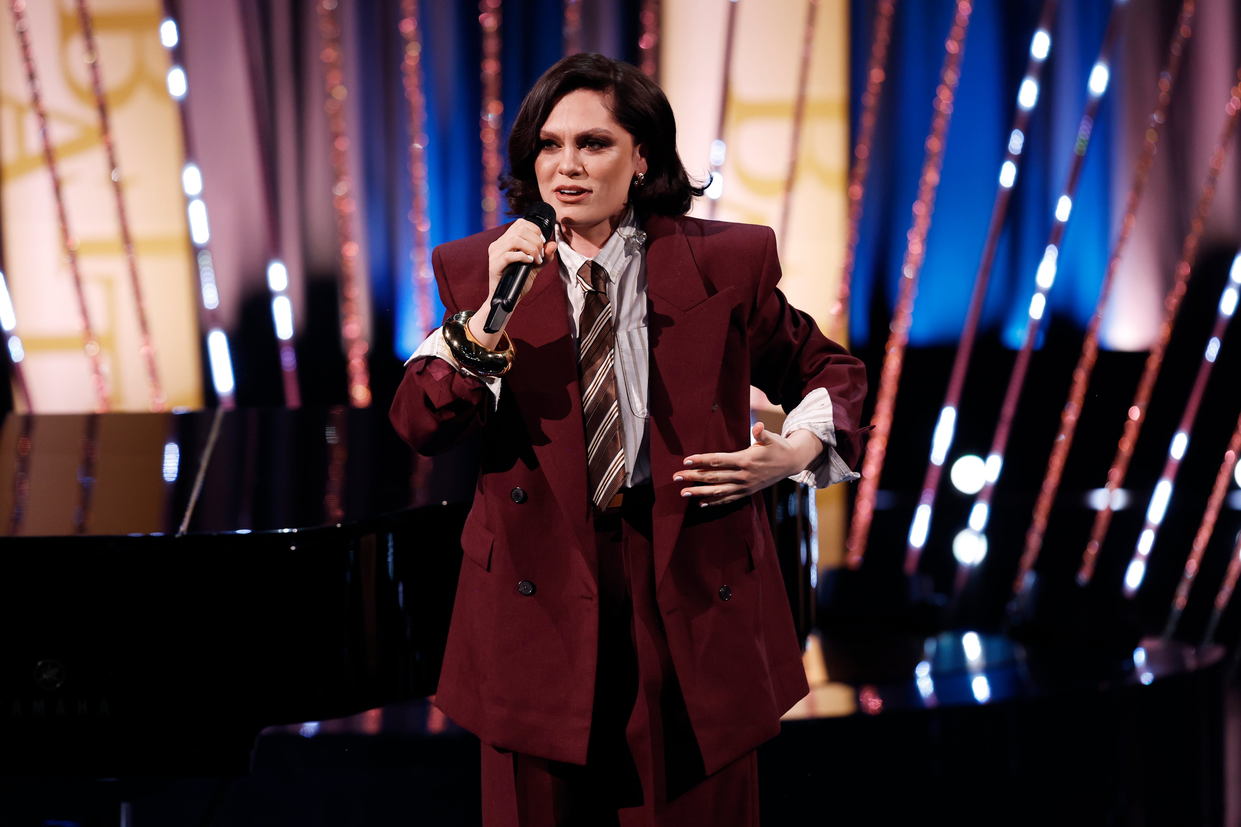 La cantante Jessie J cuenta que tiene cáncer de mama: “Voy a desaparecer un tiempo para operarme y volveré con pechos enormes y más música”