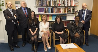 Julio Crespo MacLennan, Paul Preston, Susana Grau, Catherine Martinez-Mielot, Sarah Flew, Peggy Jean-Louis, y Fernando del Canto, este miércoles en la London School of Economics.