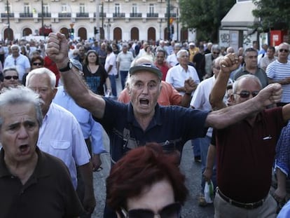 Protesto de aposentados gregos na terça-feira em Atenas.