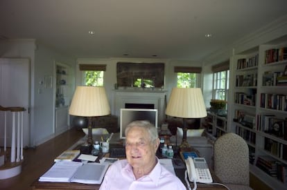George Soros en su despacho de su casa de los Hamptons, en EE UU.