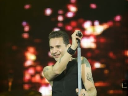 Dave Gahan, cantante de Depeche Mode, en su actuación en el festival Bilbao BBK Live en 2009