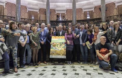 Los participantes del encuentro durante la presentación del acto en el hemiciclo del Ayuntamiento.