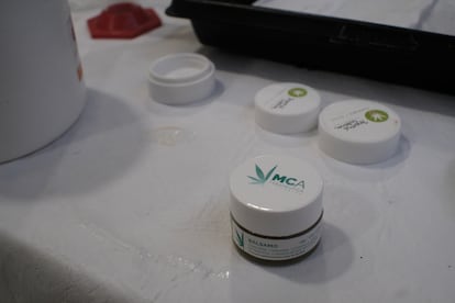 Algunos de los productos elaborados en el laboratorio de Mamá Cultiva.