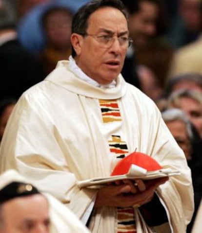 El cardenal hondureño Óscar Andrés Rodríguez Maradiaga, en una misa por el fallecido papa Juan Pablo II, en mayo de 2005.