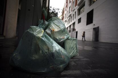 Los sindicatos, por su parte, consideran que la única solución es poner más personal.