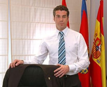 El alcalde Carlos Estrada.
