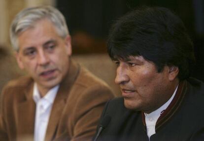 Evo Morales junto a su vicepresidente, Álvaro García Linera.