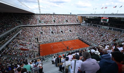 Panorámica de la Philippe Chatrier durante el partido entre Alcaraz y Shelton.