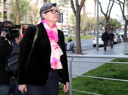 Ester Ventura entrando a los juzgados de Reus en abril de 2014.