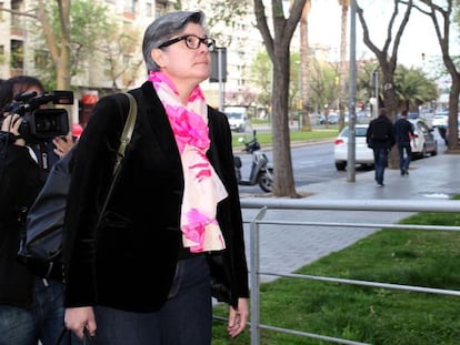 Ester Ventura entrando a los juzgados de Reus en abril de 2014.