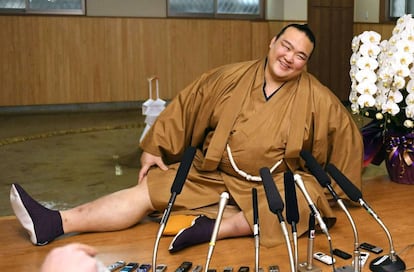 Kisenosato, durante una comparecencia ante la prensa en Tokio.