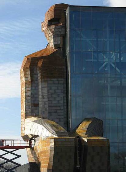El museo CORPUS, un edificio con forma humana de 35 metros proyectado por el arquitecto Wolbrand van der Vis.
