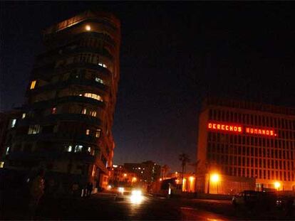 Cartel luminoso colocado el pasado lunes en la Sección de Intereses de Estados Unidos en La Habana.