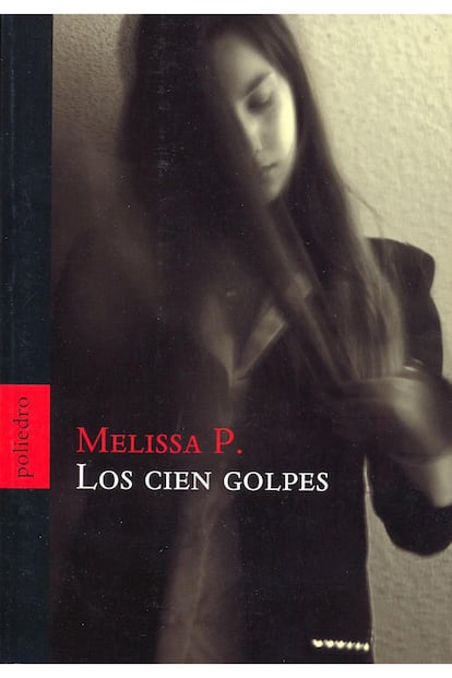 3. Los cien golpes, de Melissa Panarello (2003)
Millennial antes de que se creara el término millennial, Panarello escandalizó a media Europa con el relato de sus relaciones sexuales adolescentes. Aquí el problema estaba en que Melissa, cuando publicó la novela, era todavía menor de edad, así que había que proteger su identidad. El ahora muy de moda Luca Guadagnino llevó la novela a la gran pantalla con María Valverde como protagonista. La peli pasó sin pena ni gloria. Tal vez porque el mundo no estaba preparado para los melocotones de Call Me By Your Name. Tal vez porque el despertar sexual femenino esté más trillado que el masculino.