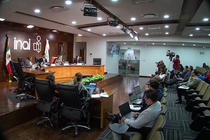 Sesión ordinaria del Instituto Nacional de Transparencia y Acceso a la Información, en Ciudad de México, el 20 de noviembre 2024.