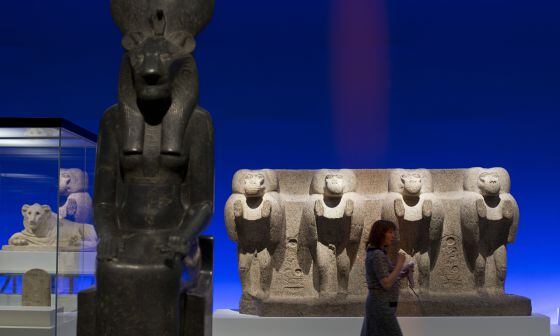 Relieves de babuinos del templo de Luxor, en la exposición 'Animales y faraones' que estuvo en 2015 en CaixaForum Barcelona.