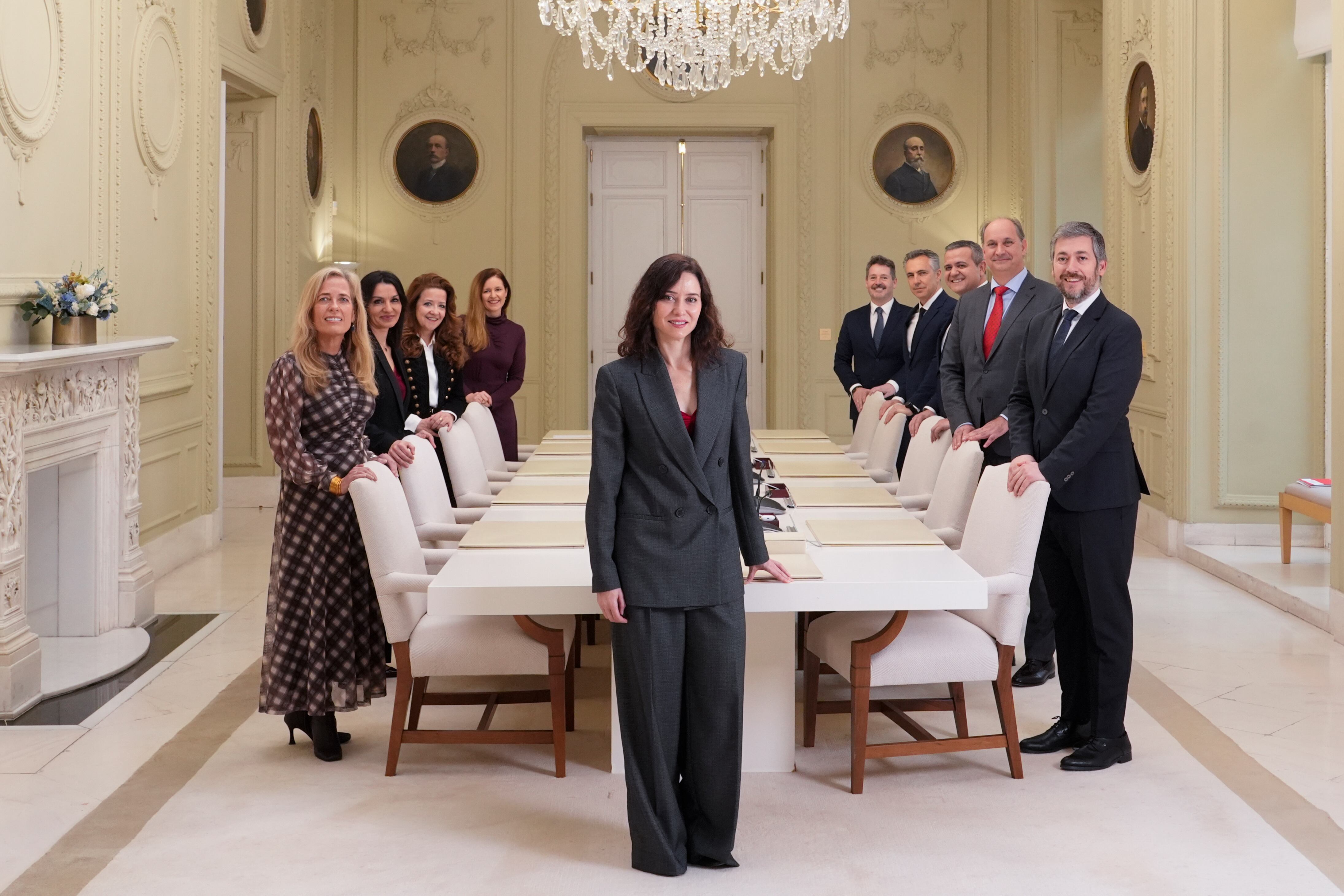 Ayuso vuelve a la Asamblea en medio de su mayor crisis interna