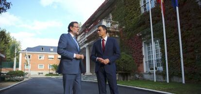 Pedro S&aacute;nchez y Mariano Rajoy, durante una reuni&oacute;n en La Moncloa.