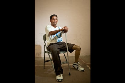 Rom&aacute;n Alberto Rivera Santos (44 a&ntilde;os), integrante de la AMIREDIS (Asociaci&oacute;n de Migrantes Retornados con Discapacidad). Ciudad de M&eacute;xico. 12 de abril, 2014.