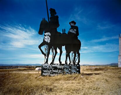 'El Quijote y Sancho', fotografía de Jordi Bernadó recogida en su libro 'Welcome TO ESPAIÑ'.