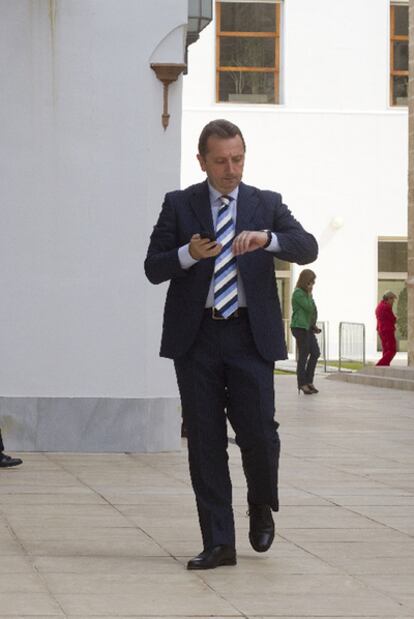 El consejero de Empleo, Manuel Recio, en el pasado pleno del Parlamento.