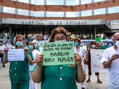 Manifestación a favor de la sanidad pública en el Hospital 12 de octubre de Madrid el 25 de mayo.
