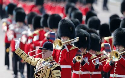 Soldados participan en el desfile del 'Trooping the Colour' en Londres.
