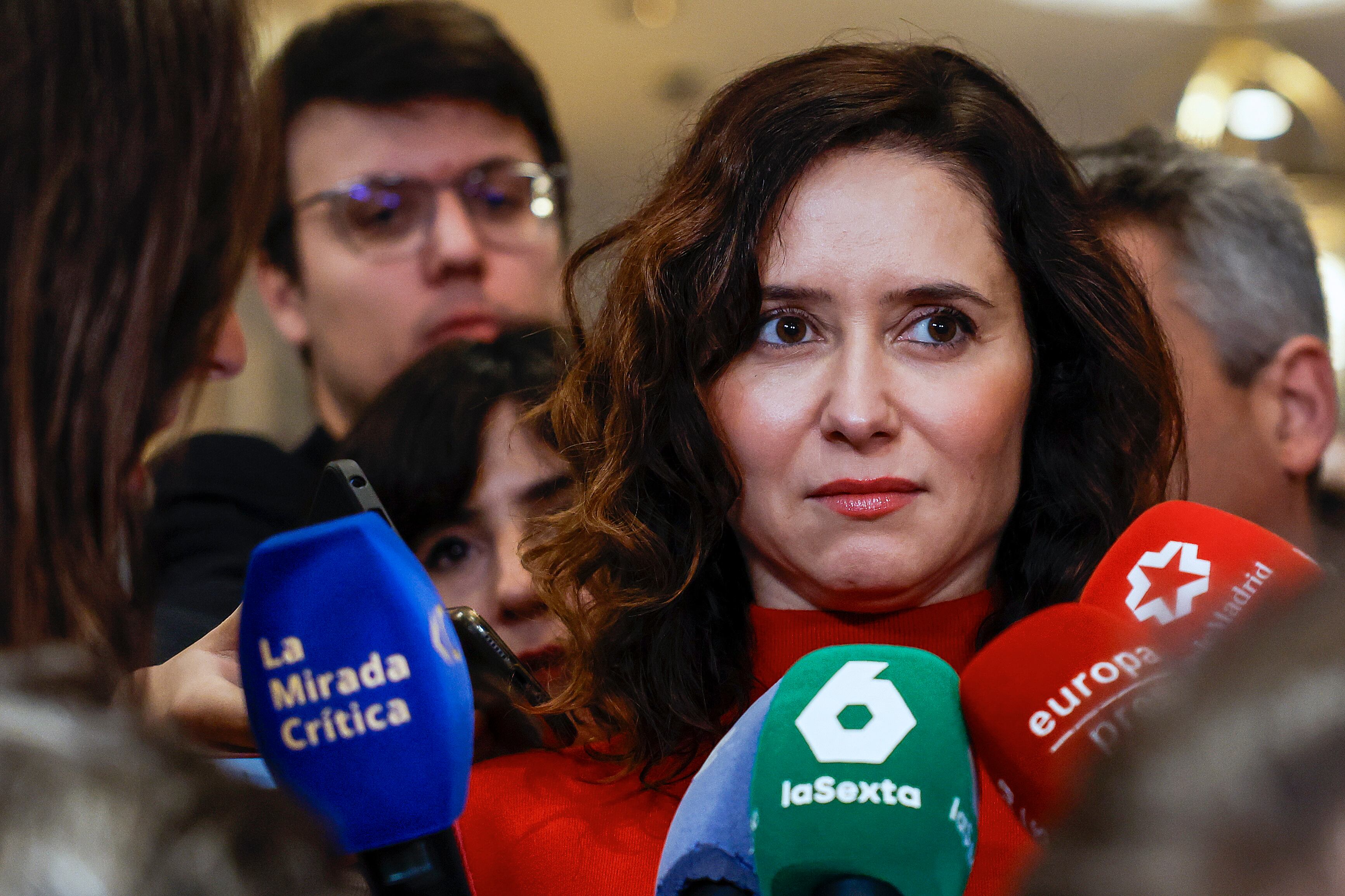 Un informe alerta de que el Gobierno de Ayuso ha deteriorado el sistema de contrapesos institucionales de Madrid
