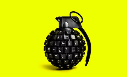 Una granada hecha con teclas de ordenador