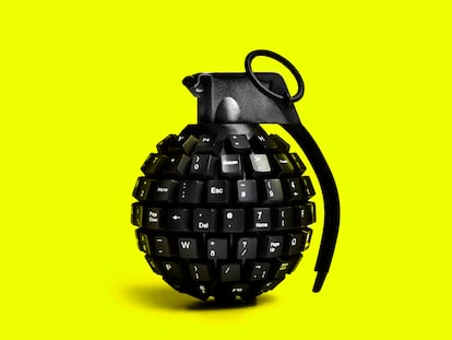 Una granada hecha con teclas de ordenador